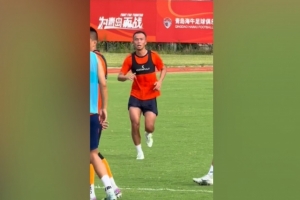 记者：孙正傲正迅速融入海牛战术体系，下轮中超有望出战