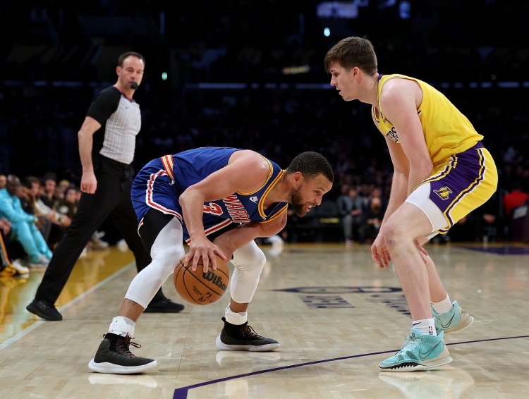 ?高尔夫名人赛成绩：库里第5 小里13 卡秃17 库爹27！