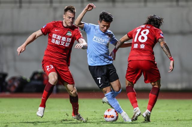 开云体育下载-中超首轮：大连人有新意 本土可喜两国脚应追罚